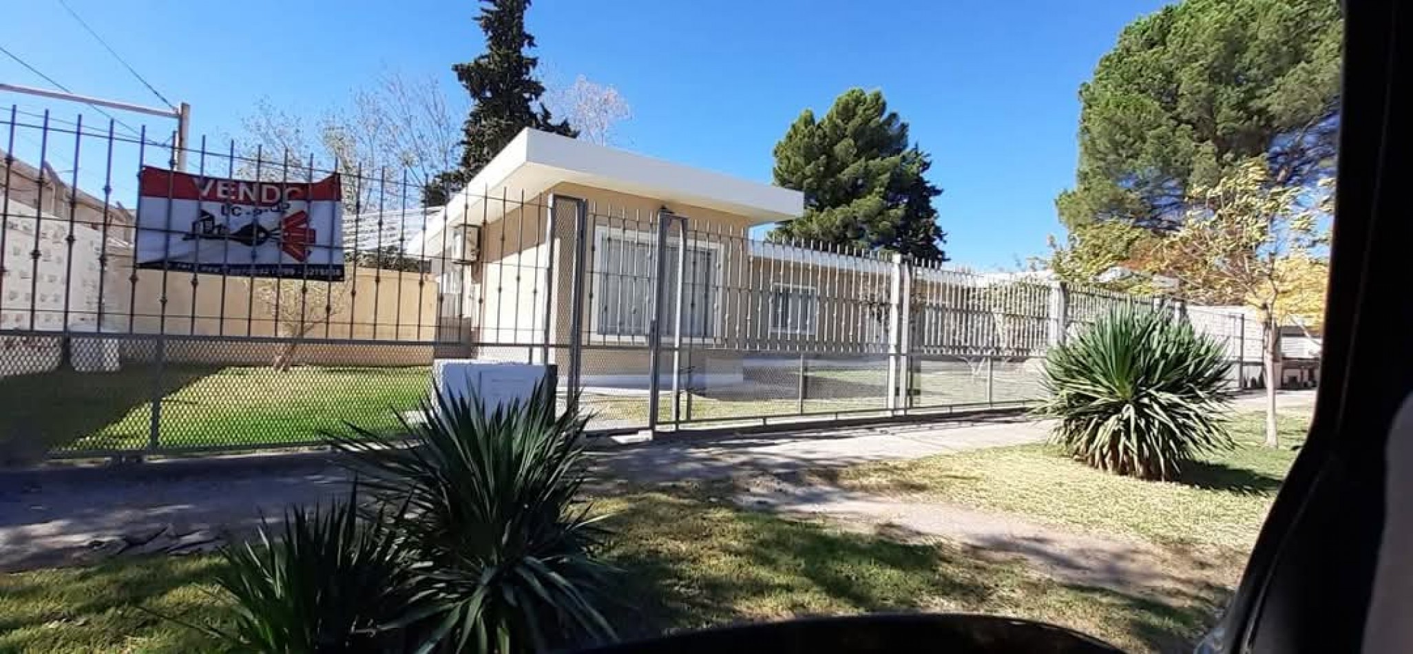 LC-PROP: MARTILLERA PUBLICA---- Alquila------ Vende:  Tomamos inmuebles en Neuquen- Cipolletti.  Inmueble ubicado en Catriel- Rio Negro- Barrio YPF.  Caracteristicas:  3 Dormitorios- 1 Habitacion de servicio- 2 Baños- Cocina comedor- Lavadero- Patio. 