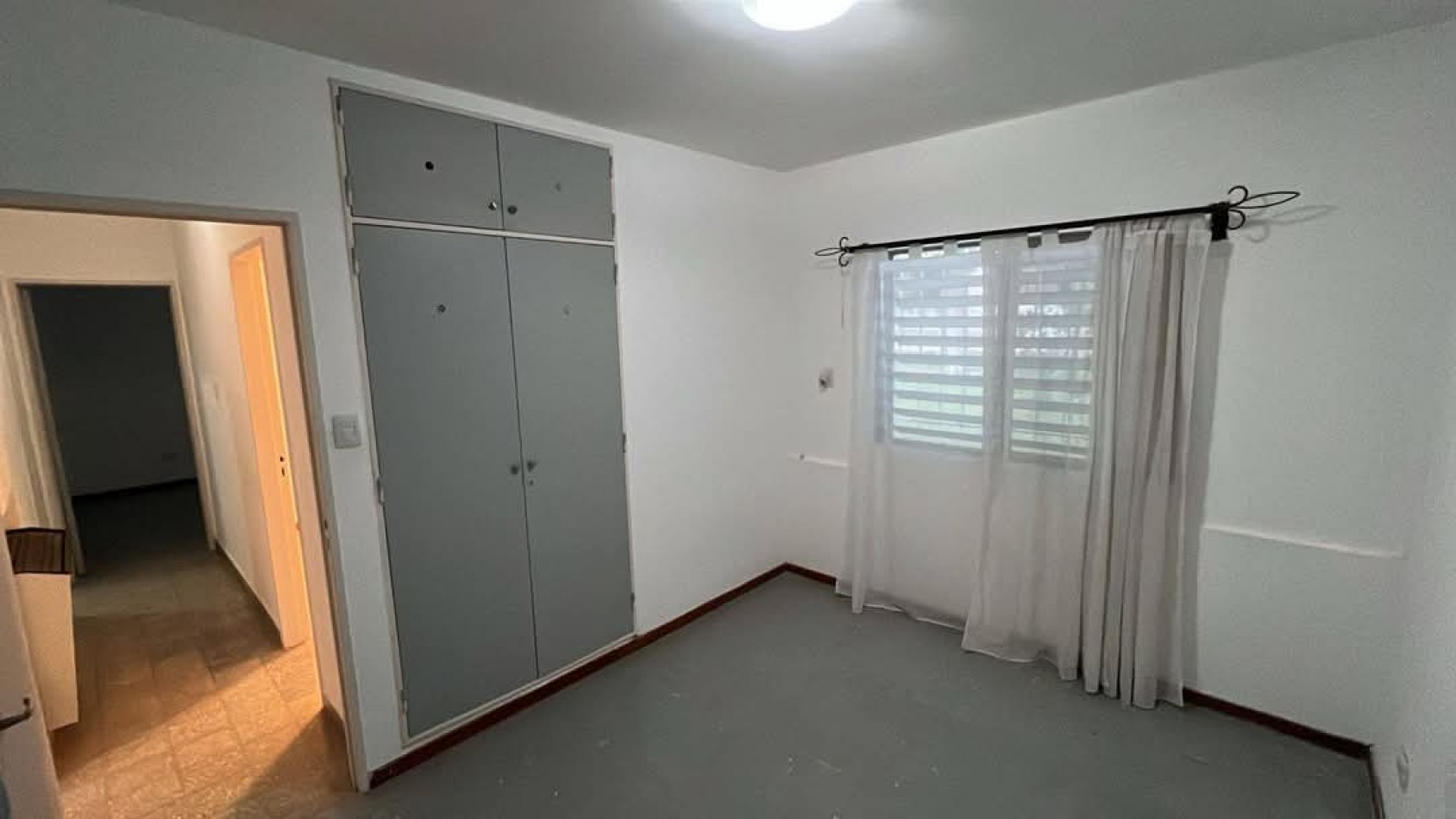 LC-PROP: MARTILLERA PUBLICA---- Alquila------ Vende:  Tomamos inmuebles en Neuquen- Cipolletti.  Inmueble ubicado en Catriel- Rio Negro- Barrio YPF.  Caracteristicas:  3 Dormitorios- 1 Habitacion de servicio- 2 Baños- Cocina comedor- Lavadero- Patio. 