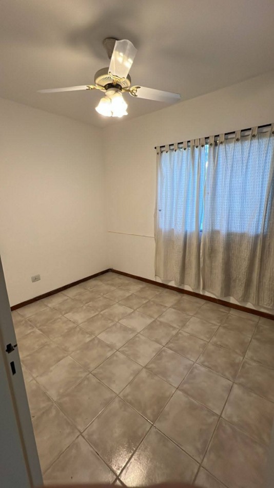 LC-PROP: MARTILLERA PUBLICA---- Alquila------ Vende:  Tomamos inmuebles en Neuquen- Cipolletti.  Inmueble ubicado en Catriel- Rio Negro- Barrio YPF.  Caracteristicas:  3 Dormitorios- 1 Habitacion de servicio- 2 Baños- Cocina comedor- Lavadero- Patio. 