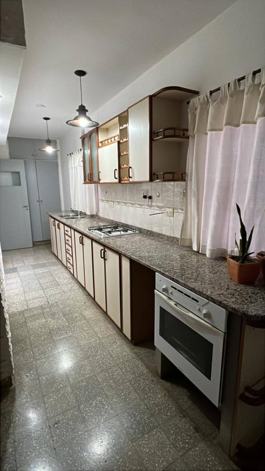 LC-PROP: MARTILLERA PUBLICA---- Alquila------ Vende:  Tomamos inmuebles en Neuquen- Cipolletti.  Inmueble ubicado en Catriel- Rio Negro- Barrio YPF.  Caracteristicas:  3 Dormitorios- 1 Habitacion de servicio- 2 Baños- Cocina comedor- Lavadero- Patio. 