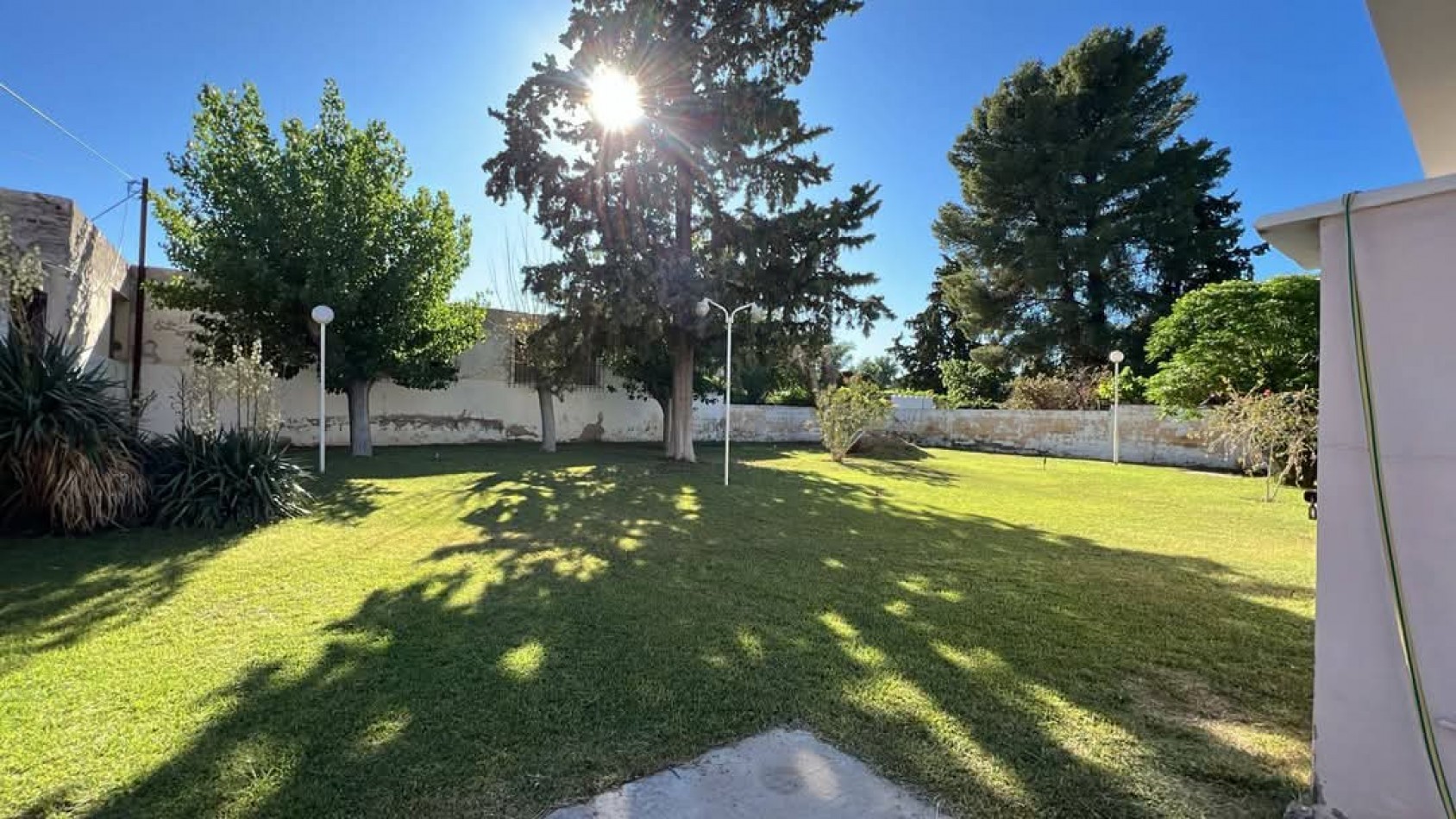 LC-PROP: MARTILLERA PUBLICA---- Alquila------ Vende:  Tomamos inmuebles en Neuquen- Cipolletti.  Inmueble ubicado en Catriel- Rio Negro- Barrio YPF.  Caracteristicas:  3 Dormitorios- 1 Habitacion de servicio- 2 Baños- Cocina comedor- Lavadero- Patio. 