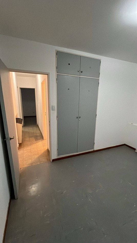 LC-PROP: MARTILLERA PUBLICA---- Alquila------ Vende:  Tomamos inmuebles en Neuquen- Cipolletti.  Inmueble ubicado en Catriel- Rio Negro- Barrio YPF.  Caracteristicas:  3 Dormitorios- 1 Habitacion de servicio- 2 Baños- Cocina comedor- Lavadero- Patio. 