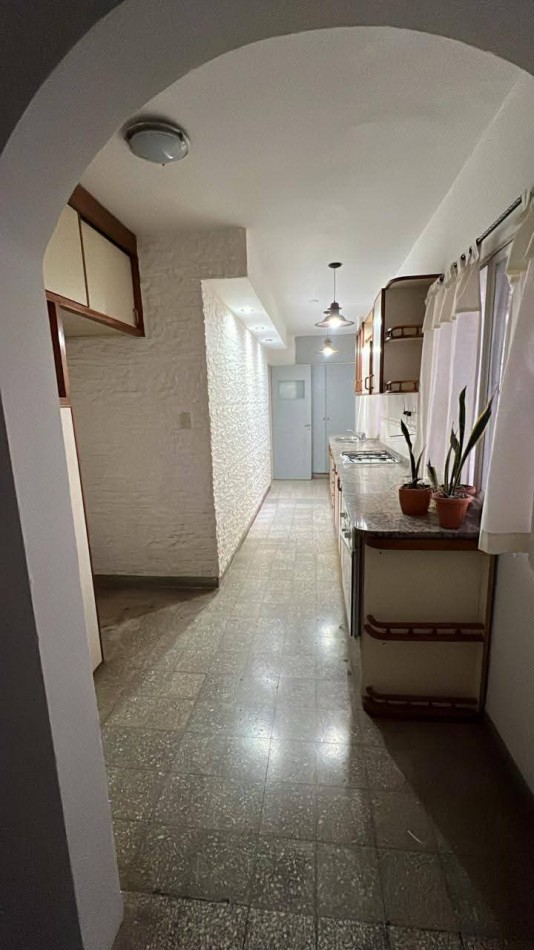 LC-PROP: MARTILLERA PUBLICA---- Alquila------ Vende:  Tomamos inmuebles en Neuquen- Cipolletti.  Inmueble ubicado en Catriel- Rio Negro- Barrio YPF.  Caracteristicas:  3 Dormitorios- 1 Habitacion de servicio- 2 Baños- Cocina comedor- Lavadero- Patio. 