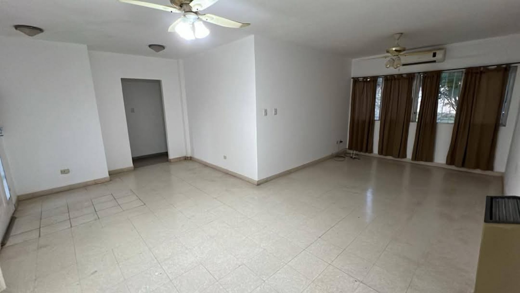 LC-PROP: MARTILLERA PUBLICA---- Alquila------ Vende:  Tomamos inmuebles en Neuquen- Cipolletti.  Inmueble ubicado en Catriel- Rio Negro- Barrio YPF.  Caracteristicas:  3 Dormitorios- 1 Habitacion de servicio- 2 Baños- Cocina comedor- Lavadero- Patio. 