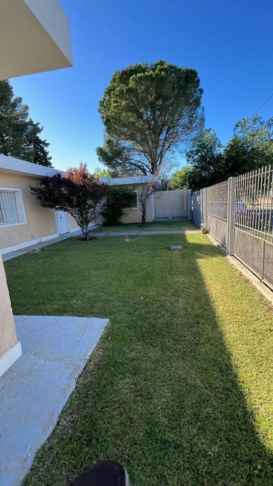 LC-PROP: MARTILLERA PUBLICA---- Alquila------ Vende:  Tomamos inmuebles en Neuquen- Cipolletti.  Inmueble ubicado en Catriel- Rio Negro- Barrio YPF.  Caracteristicas:  3 Dormitorios- 1 Habitacion de servicio- 2 Baños- Cocina comedor- Lavadero- Patio. 